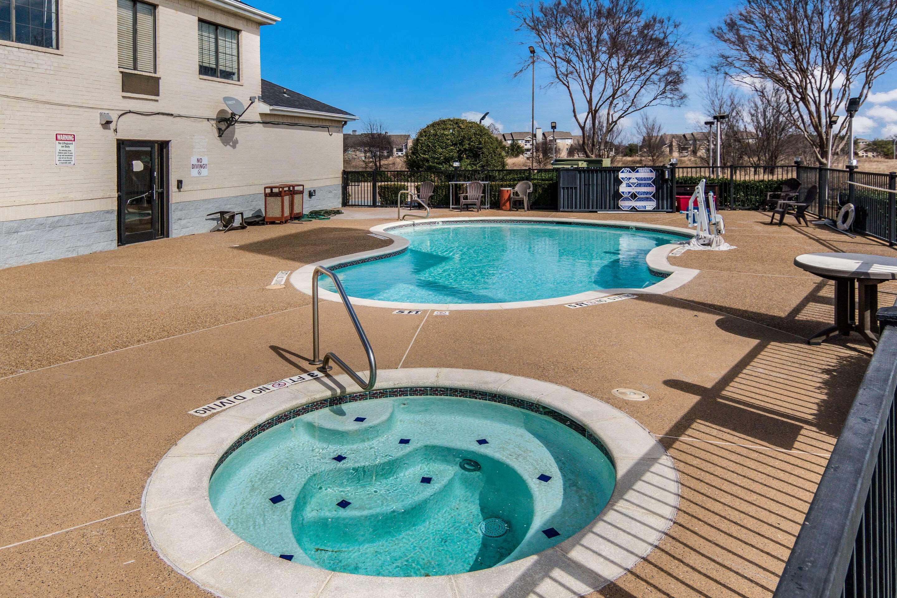 Quality Inn & Suites Fort Worth Esterno foto