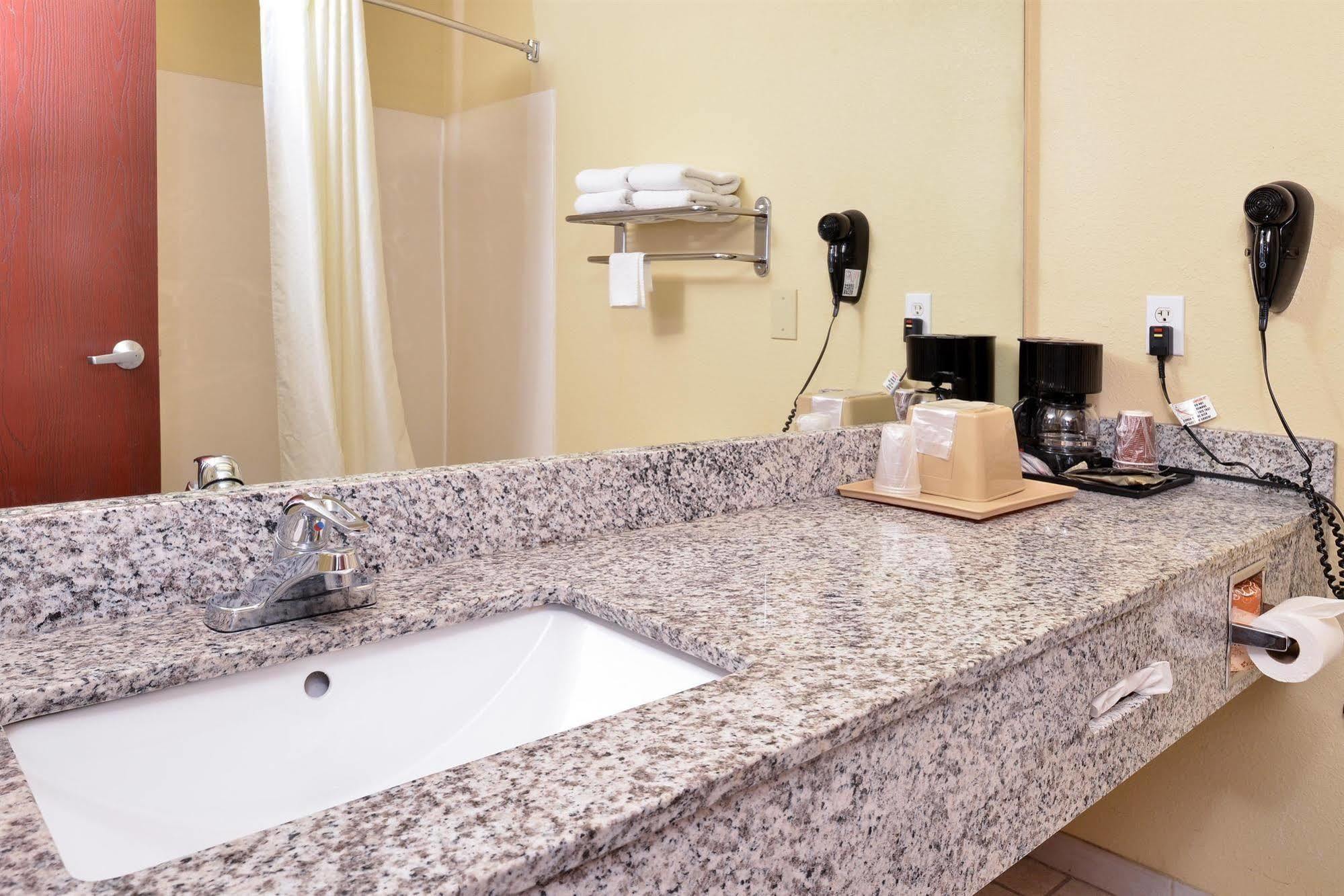 Quality Inn & Suites Fort Worth Esterno foto